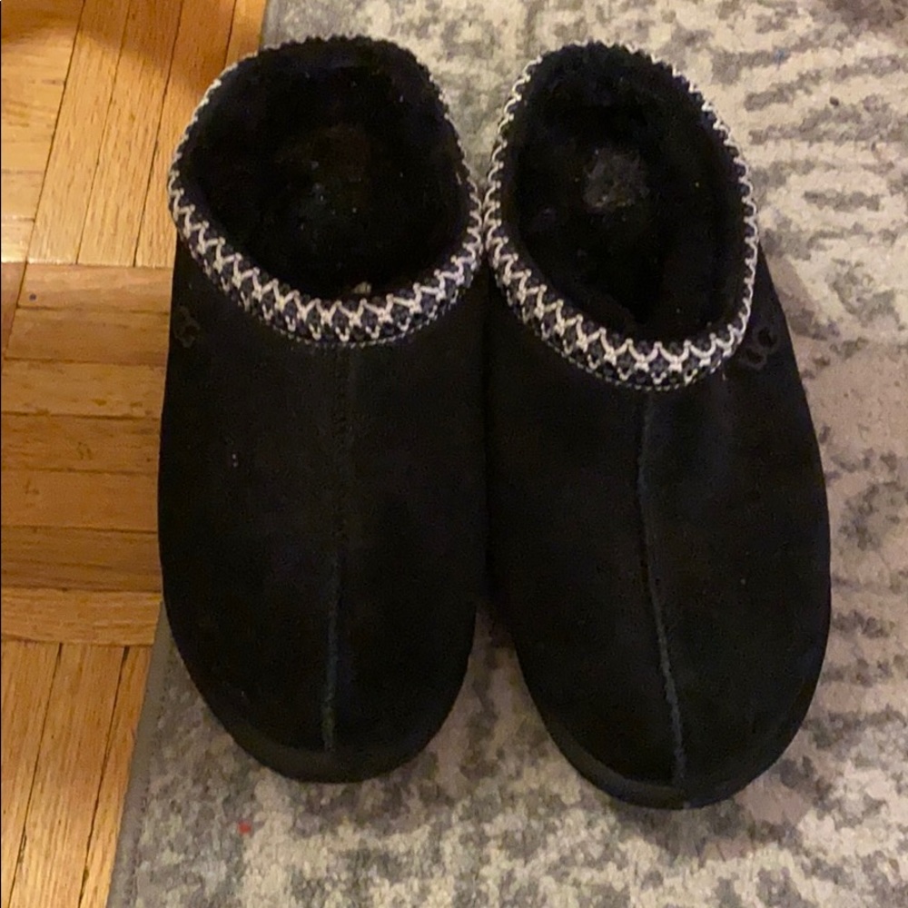 Ugg slippers gently worn men’s size 6